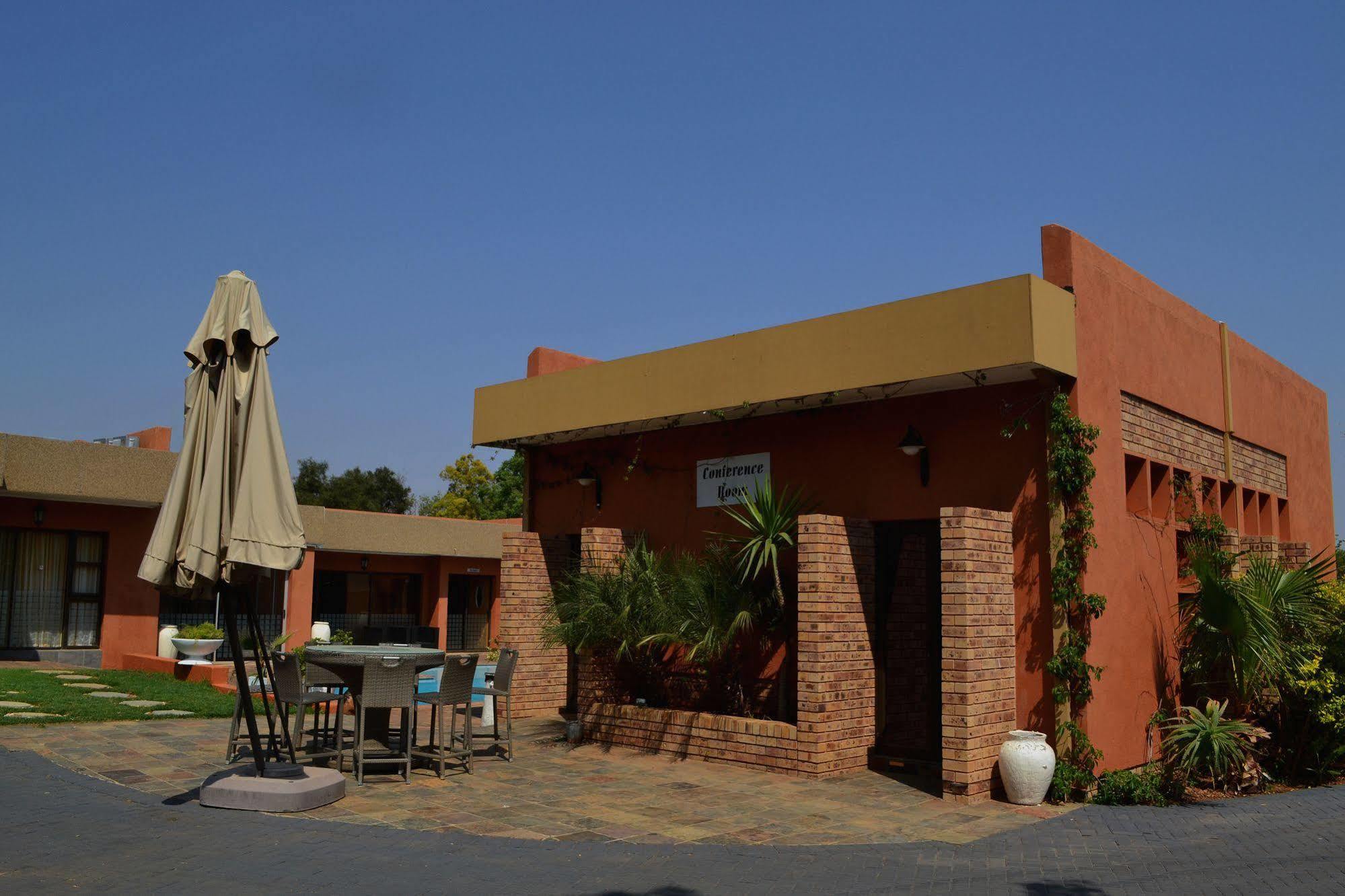 Boga Legaba Guest House & Conference Centre Mafikeng Exterior photo